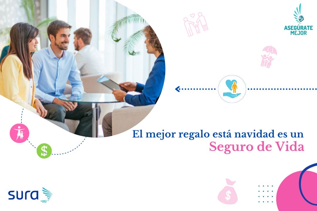Familia reunida en una mesa con asesor, el mejor regalo de Navidad es un seguro de vida