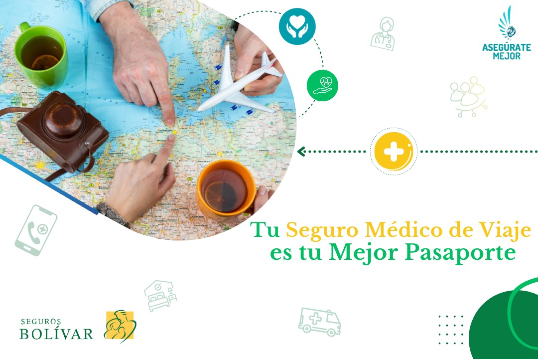 Mapa, cámara y avión de juguete sobre la mesa, seguro médico de viaje Bolívar