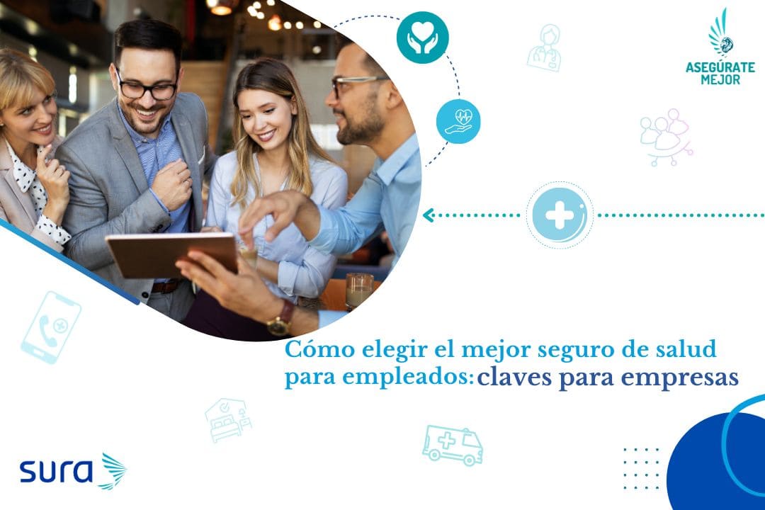 Equipo de trabajo revisando una tableta, cómo elegir el mejor seguro de salud para empleados