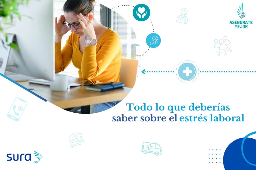 Mujer estresada frente a su computador, estrés laboral
