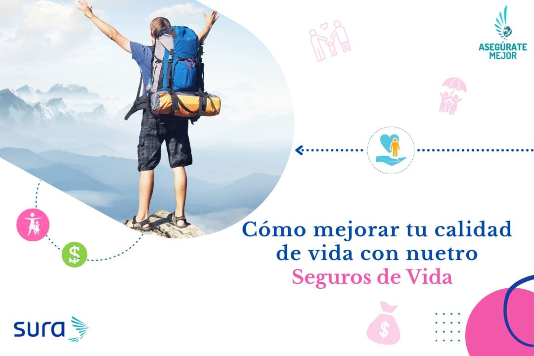 Excursionista con mochila en la cima de una montaña, mejora tu calidad de vida con un seguro de vida